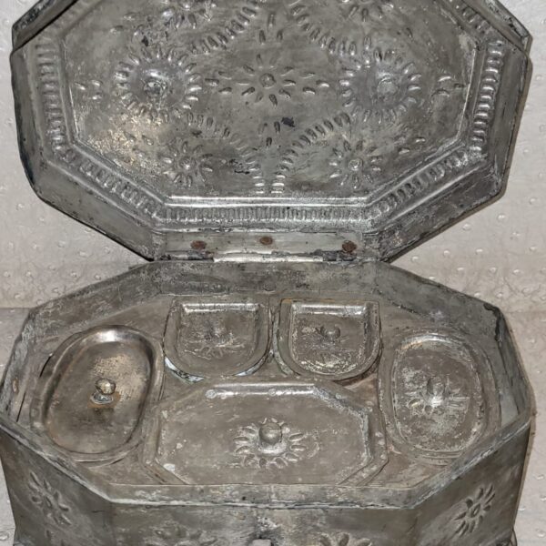 Antique Pan Box