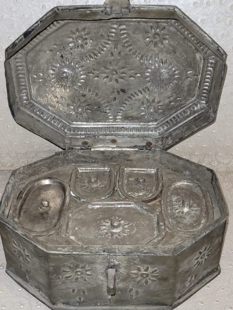 Antique Pan Box